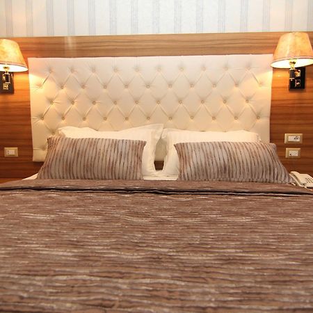 Hotel Boutique Restaurant Gloria Tirana Room photo