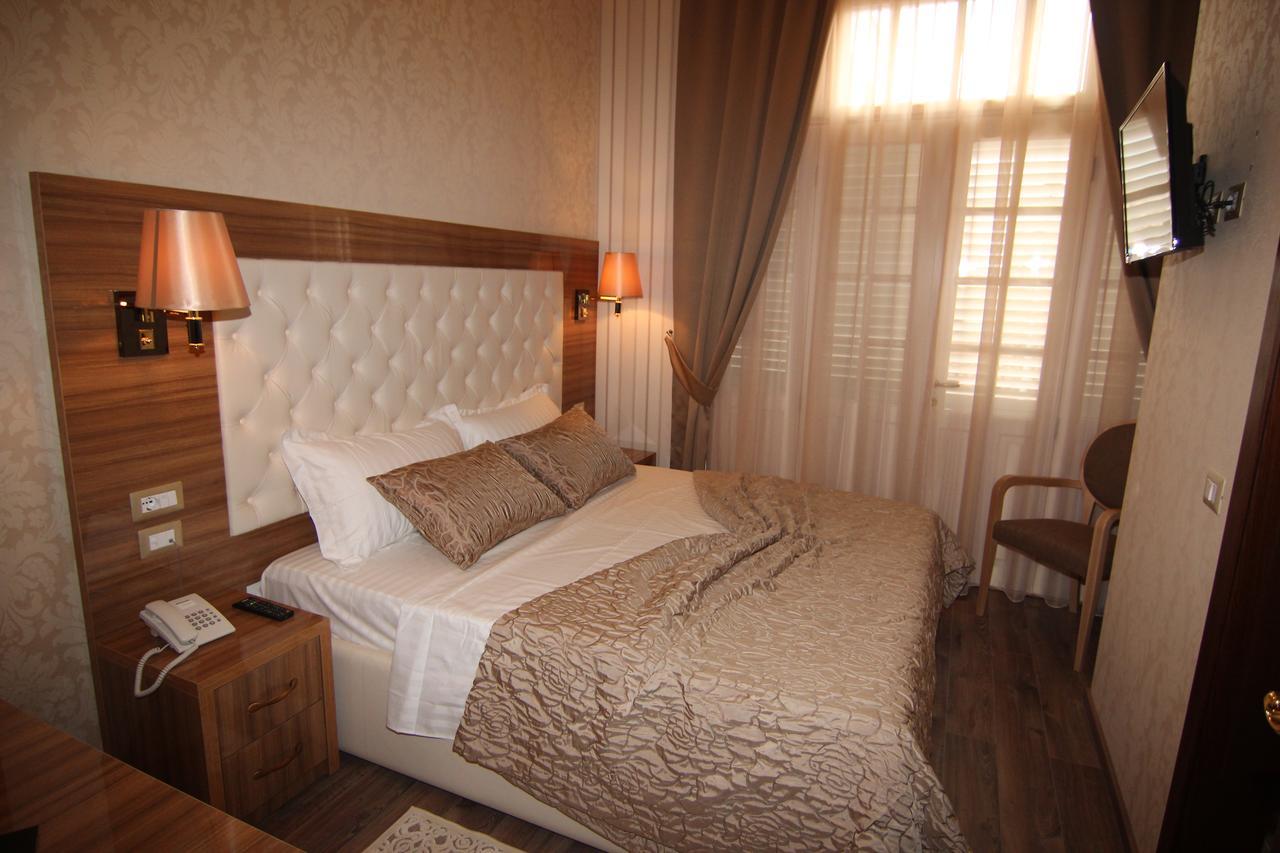 Hotel Boutique Restaurant Gloria Tirana Exterior photo