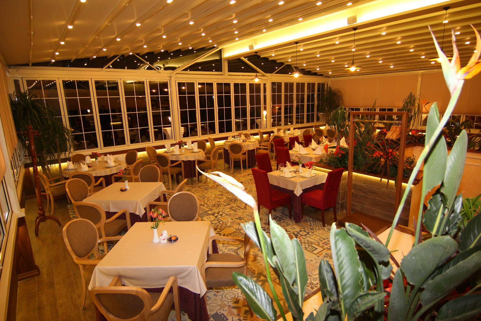 Hotel Boutique Restaurant Gloria Tirana Exterior photo
